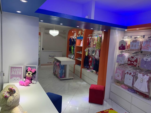 Tesouro da Mamãe com sua loja de moda infantil e acessórios