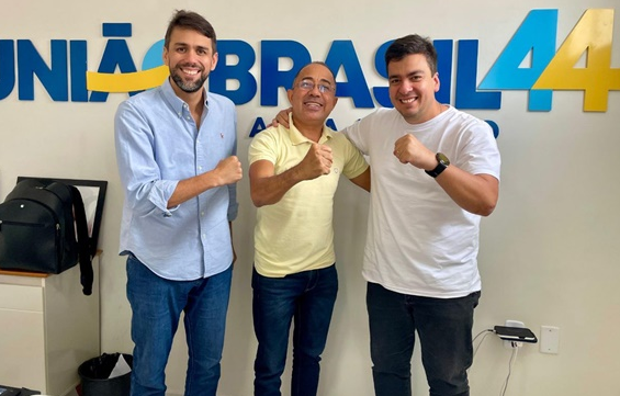 Acima da esquerda para a direita: Pedro Lucas, Ivan do Saborear e Paulo Casé